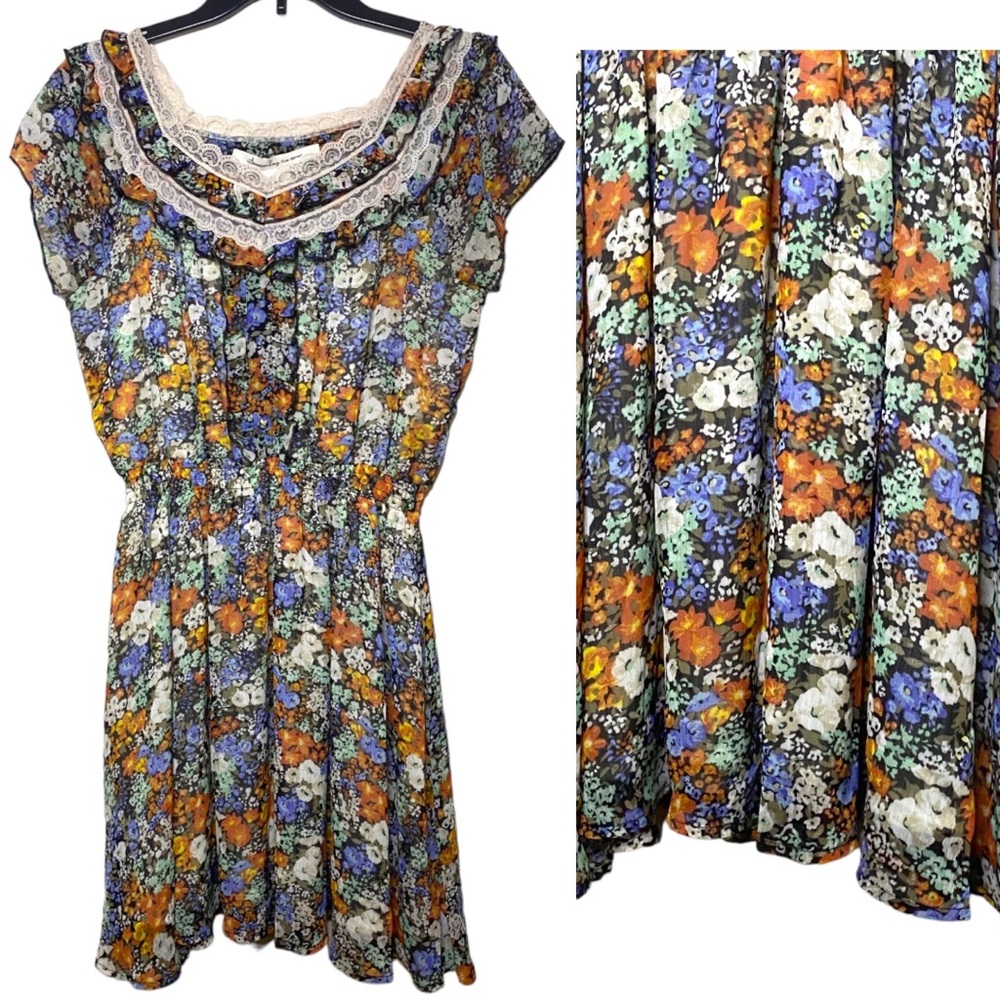 Pretty lightweight floral American Rag dress with elastic waist. Size me…